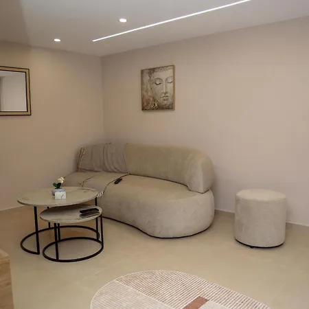 Kinza Suite 1